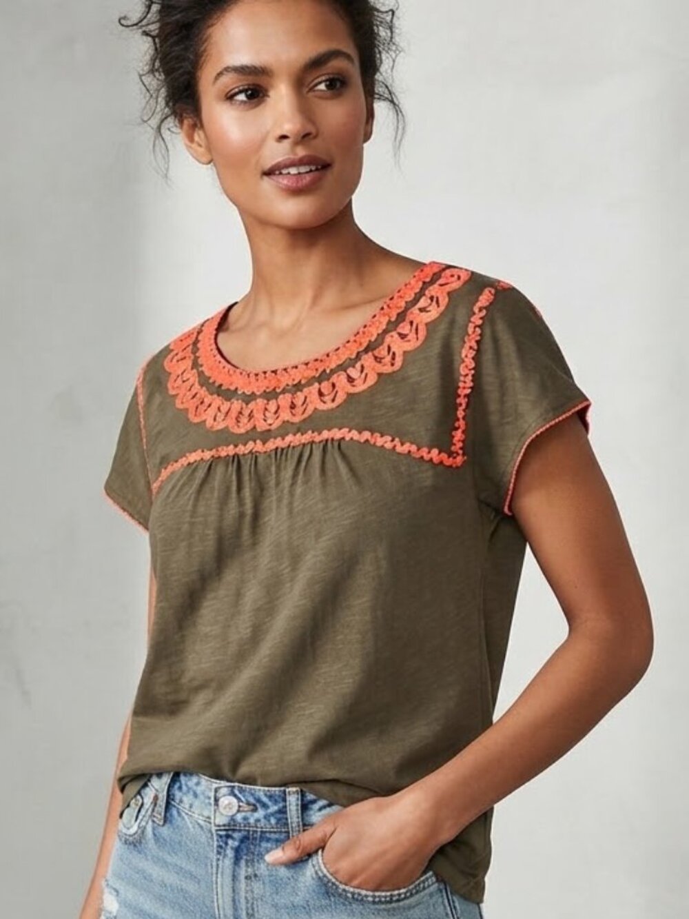Boden Women’s Embroidered Scoop Neck Top - Olive with Coral Trim. 8.